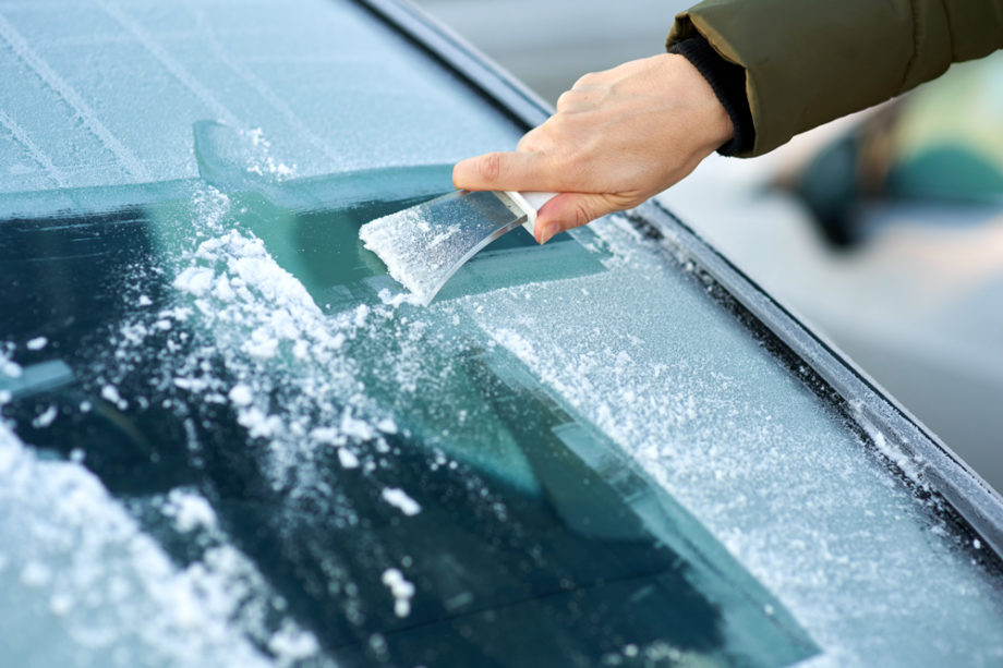 Consejos para eliminar el hielo del parabrisas del coche | Eurolloyd